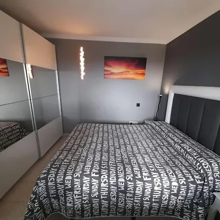 Traumhafte Mit Panoramablick Und Pool